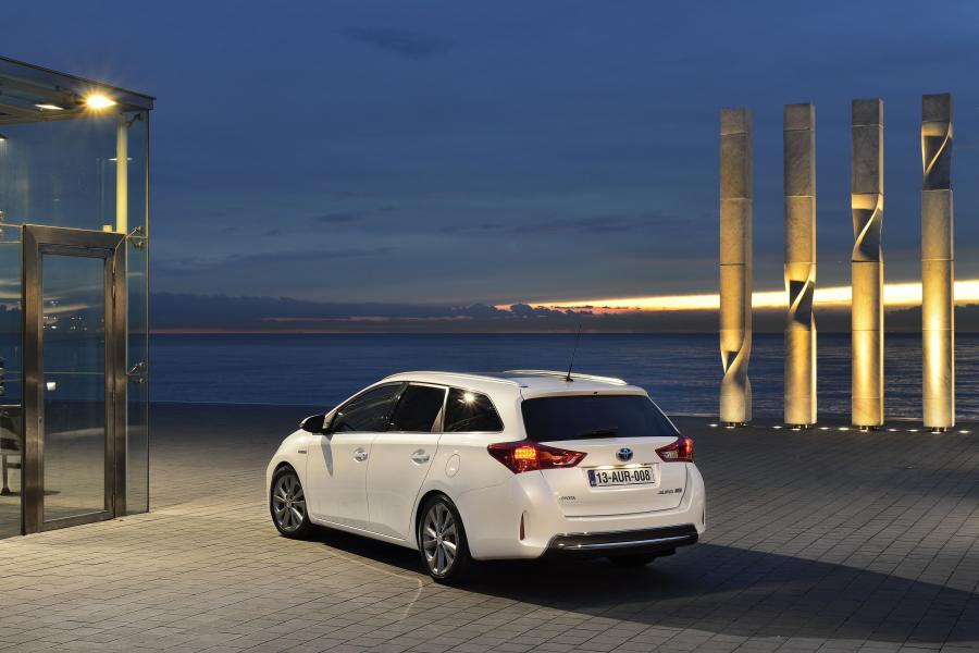  Toyota Auris Touring Sports 2013 года  (фото 10 из 23)
